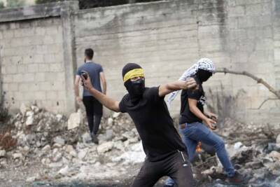 Палестинцы нападают на израильских водителей в Самарии - cursorinfo.co.il - Израиль