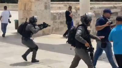 В Иерусалиме начались столкновения между палестинцами и полицией - vesti.ru - Израиль - Иерусалим - Jerusalem