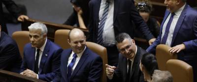 Яир Лапид - Нафтали Беннет - Беннет провел первое правительственное заседание после вступления в должность премьера - cursorinfo.co.il - Израиль
