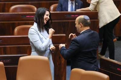 Исторический момент в Кнессете: Ширли Пинто стала первым слабослышащим депутатом - 9tv.co.il - Израиль