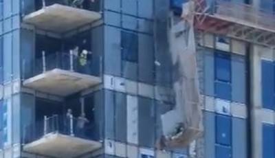 ЧП в Тель-Авиве: с большой высоты сорвался строительный лифт с рабочими - 9tv.co.il - Тель-Авив