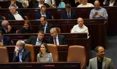 Биньямин Нетаньяху - Зеэва Элькин - В ходе дебатов образовалось противостояние лидера оппозиции Биньямина Нетаньяху и министра Зеэва Элькина - 7kanal.co.il - Биньямина
