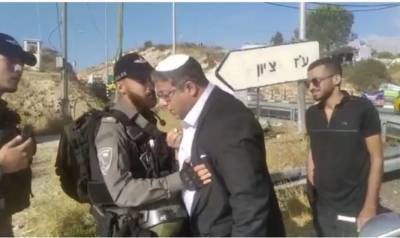 Кнессета Итамар Бен-Гвир - Полиция пыталась помешать лидеру «Оцма Иегудит» пройти на территорию разрушенного утром форпоста Оз-Цион - 7kanal.co.il - Израиль