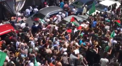 Низар Банат - "Народ хочет свергнуть режим": похороны палестинского оппозиционера переросли в демонстрацию протеста против режима Аббаса - 9tv.co.il - Израиль - Палестина - Хеврон