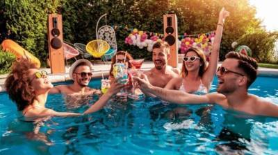 Новое в Израиле: шумные вечеринки у частных бассейнов. Соседи негодуют - vesty.co.il - Израиль