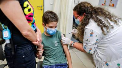 Минздрав Израиля обсуждает вакцинацию детей младше 12 лет - vesty.co.il - Израиль
