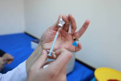Беннет: Израиль не знает точно, в какой степени помогает вакцина - nashe.orbita.co.il - Израиль