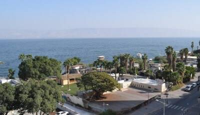 Израиль отдыхает на Кинерете: пляжи и дороги не справляются - 9tv.co.il - Израиль