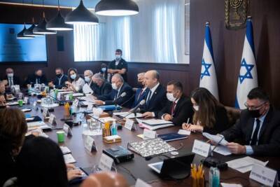 Нафтали Беннет - Коронавирусный кабинет обсуждает новые ограничения в Израиле - cursorinfo.co.il - Израиль