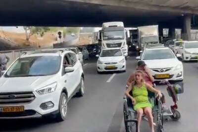 "Компромисс не для нас!": инвалиды перекрыли шоссе Аялон - 9tv.co.il - Израиль