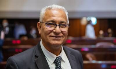 Амит Сегал - Коалиция будучи обеспокоенной слишком независимым поведением депутата Кнессета Мазена Ганаима (РААМ) придумала, как от него избавиться - 7kanal.co.il