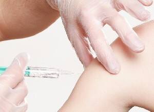 Минздрав изучает возможность прививки третьей дозой вакцины против коронавируса - isra.com - Израиль