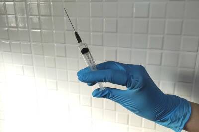 Израиль предложит третью дозу вакцины от COVID-19 людям старше 60 лет - ufacitynews.ru - Израиль