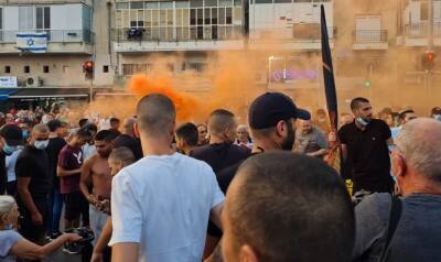 Итамар Бен-Гвир - Сотни людей протестуют под лозунгом «Пора освободить квартал Хатиква» в знак протеста против преследований жителей района - 7kanal.co.il - Тель-Авив