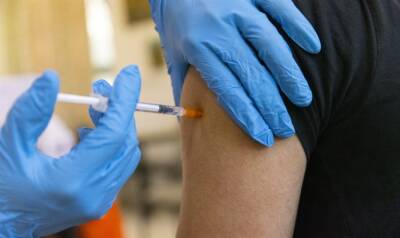 Нафтали Беннет - Премьер-министр Нафтали Беннет поручил больничным кассам к подготовится к введению еще одной дозы вакцины другим возрастным группам - 7kanal.co.il