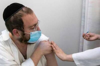 Нафтали Бенет - Израиль начинает делать третью дозу COVID-вакцин людям старше 50 лет - novostiua.news - Израиль - Украина
