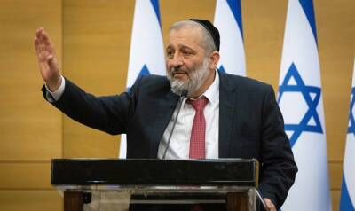 Арье Дери - «Есть синагоги религиозного сионизма с женщинами-хазанами и проповедницами», - сказал лидер ШАС, но позже извинился - 7kanal.co.il