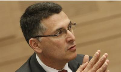 Гидеон Саар - Министр юстиции Гидеон Саар призвал подростков пройти вакцинацию до начала учебного года и говорит, что изоляция должна быть «крайней мерой» - 7kanal.co.il - Израиль - Гидеон
