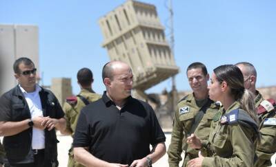 Нафтали Беннет - Беня Ганц - Авив Кохави - Элиэзер Толедано - Беннет с Ганцем побывали на границе с Газой и рассказали, как будут отвечать на ракеты - 9tv.co.il - Израиль