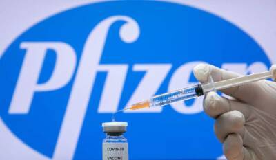 Бустерная прививка препаратом Pfizer усилила защиту от коронавируса в три раза — минздрав - cursorinfo.co.il - Израиль