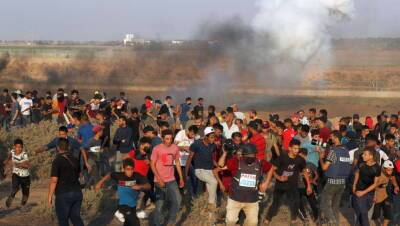 Беспорядки у разделительного забора: арабы устраивают диверсии и запускают "зажигательные шары" - 9tv.co.il