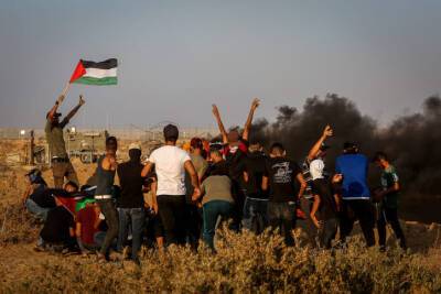 Жители Газы направляются к границе, чтобы принять участие в ночных беспорядках - cursorinfo.co.il - Израиль - Газы - Газы