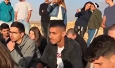 Бареля Хадарии Шмуэли - Друзья Бареля Хадарии Шмуэли, скончавшегося после смертельного ранения, нашли видео, где он пронзительно поёт песню «Эйха» - 7kanal.co.il - Израиль - Видео
