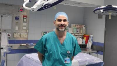Хирург-проктолог в Израиле зашил дыру в сердце умирающего прямо в кабинете - и спас - vesty.co.il - Израиль - Иерусалим
