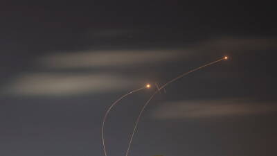 Система ПРО Израиля перехватила выпущенную из сектора Газа ракету - russian.rt.com - Израиль - Газа - Из