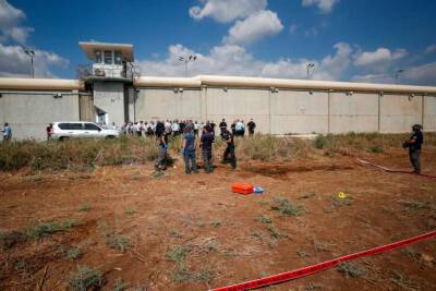 В тюрьме, из которой сбежали палестинские террористы, вспыхнули беспорядки - cursorinfo.co.il - Из