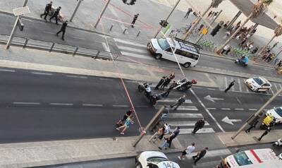 Подозреваемый сел в машину 30-летней женщины с оружием в руке. Один человек получил ранение - 7kanal.co.il - Тель-Авив - Яффо
