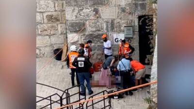 Трагедия в Иерусалиме: мужчина упал с 7-метровой высоты в Старом городе - vesty.co.il - Израиль - Иерусалим