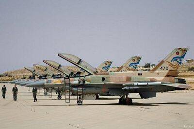 Израиль нанес авиаудары по Сирии - sovsekretno.ru - Израиль - Тель-Авив - Сирия - Дамаск - Бейрут