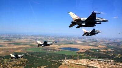 В Сирии сообщили об авиаударе ВВС Израиля по пригороду Дамаска - inforeactor.ru - Израиль - Тель-Авив - Сирия - Дамаск - Бейрут - Sana