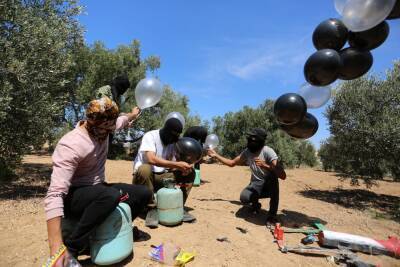 Махмуд Аббас - Беня Ганцем - ХАМАС: Мы продолжим отправлять зажигательные шары - cursorinfo.co.il - Израиль - Палестина - Президент - Хамас