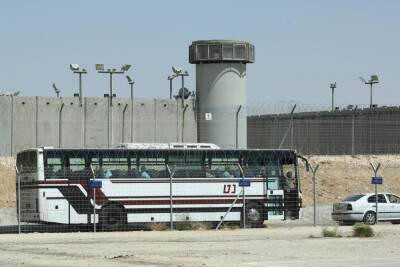 Палестинские заключенные устроили пожары в двух тюрьмах на юге Израиля - news.israelinfo.co.il - Израиль