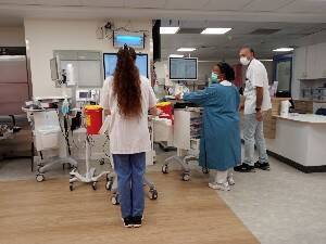 Израиль: в больницах не хватает медперсонала, продолжительность смен увеличена на 4 часа - isra.com - Израиль