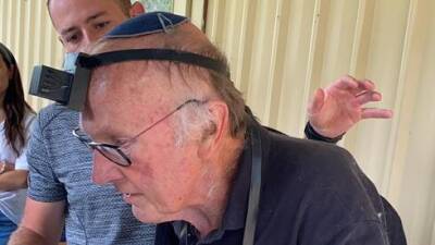 "Мать скрывала, что мы евреи": 73-летний Джеймс впервые справил бар-мицву - vesty.co.il - Израиль - Германия - Австралия - Англия - Эстония - Дания