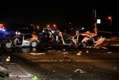 Двое молодых людей погибли, двое тяжело ранены в автокатастрофе на 4 шоссе - news.israelinfo.co.il - Израиль