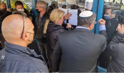 Кнессета Итамар Бен-Гвир - Председатель «Оцма Иегуди» прибыл к входу в лицей, но охранники не позволили ему войти внутрь - 7kanal.co.il - Израиль - Иерусалим