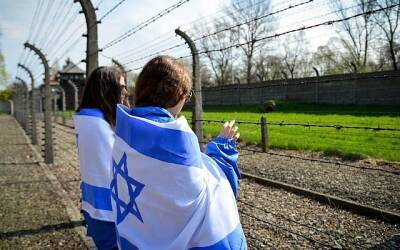 Голландская туристка была задержана в Освенциме за нацистское приветствие и мира - cursorinfo.co.il - Израиль - Польша
