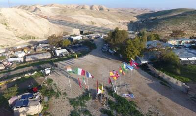 Решение перенести незаконный бедуинский аванпост Хан аль-Ахмар на 300 метров не предотвратит конфронтацию, настаивают в движении “Регавим” - 7kanal.co.il - Израиль - Иерусалим