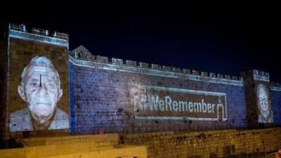 На стенах Старого города в Иерусалиме проявились лица выживших в Холокосте: видео - vesty.co.il - Израиль - Россия - Иерусалим - Германия - Сша - Украина - Италия - Белоруссия - Голландия