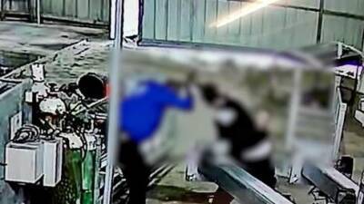 Видео: житель севера Израиля избил кувалдой своего дядю - vesty.co.il - Израиль - Видео