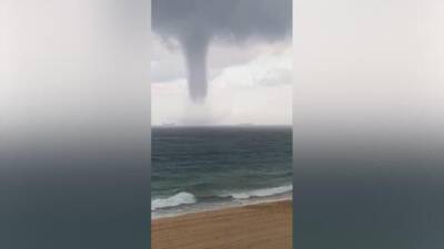 Видео: мини-торнадо пронесся в море у побережья Ашдода - vesty.co.il - Израиль - Ашдод - Видео
