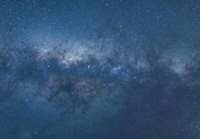 Астрономы показали умирающую звезду, создающую вокруг себя гигантское облако и мира - cursorinfo.co.il - Израиль - Фото - Вокруг
