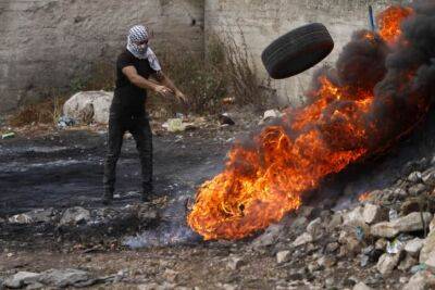 Арабский террор: сотни бунтовщиков напали на еврейское поселение - cursorinfo.co.il - Израиль