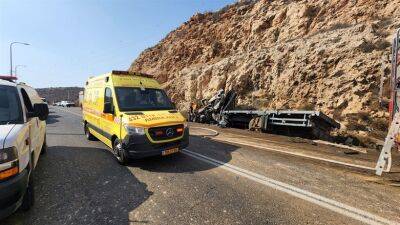 Серьёзное ДТП в Самарии. Произошло столкновение двух грузовиков. Одним управлял израильтянин, другим - палестинец. Оба водителя погибли - 7kanal.co.il