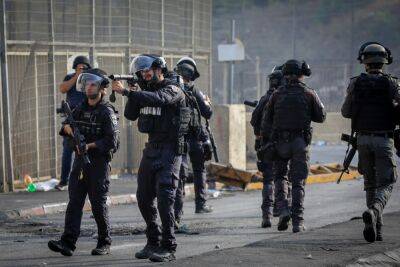 Беня Ганц - Но Лазар - Удай Тамими - Полиция арестовала 8 палестинцев и еще 164 не пустили в Израиль - news.israelinfo.co.il - Израиль