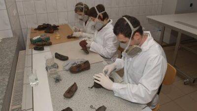 Сохраним навечно: 550 тысяч шекелей собрано для реставрации детской обуви в Освенциме - vesty.co.il - Израиль